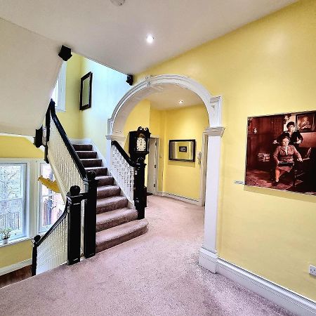 Spacious Retreat With River Views Near Peak District Matlock  Exterior photo