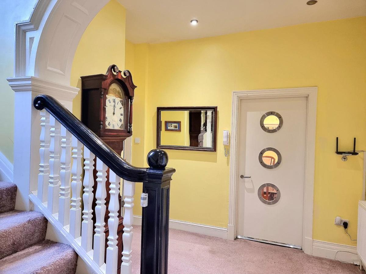 Spacious Retreat With River Views Near Peak District Matlock  Exterior photo